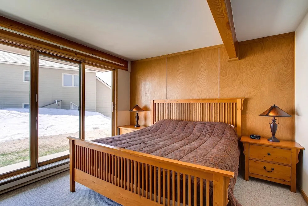 Updated 1 Br - Ski-in/ski-out Access 1 Bedroom Condo - No Cleaning Fee! by RedAwning