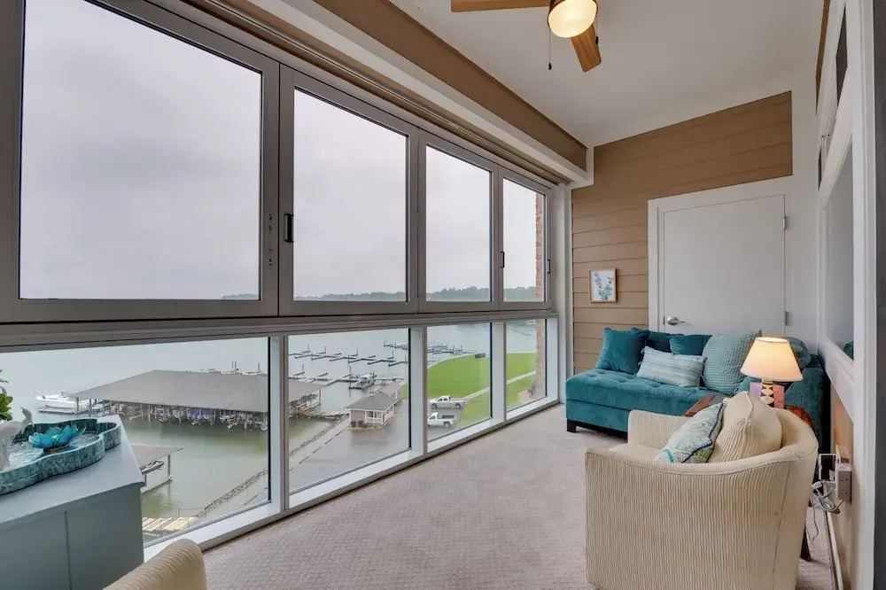 Resort Amenities & Beach Access: Huddleston Condo