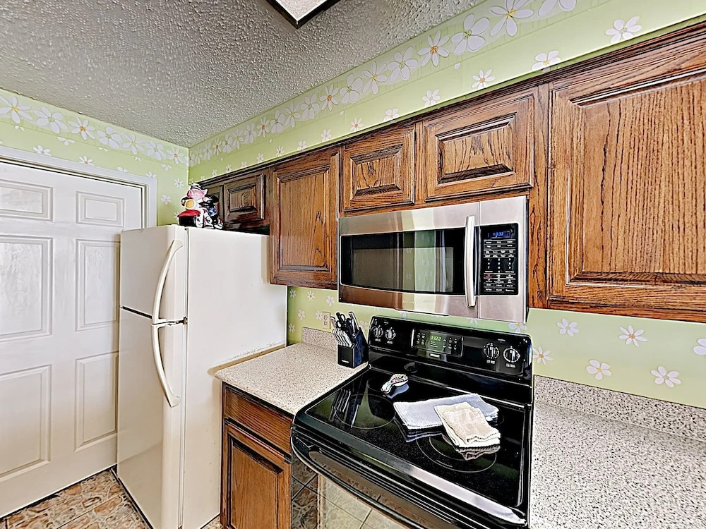 New Listing! Shoreline Sanctuary W/ Pool & Patio 2 Bedroom Condo
