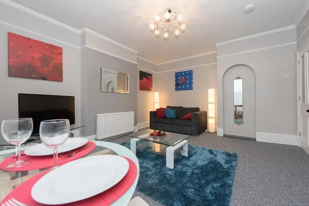 Seafront Walk Garden Apartment