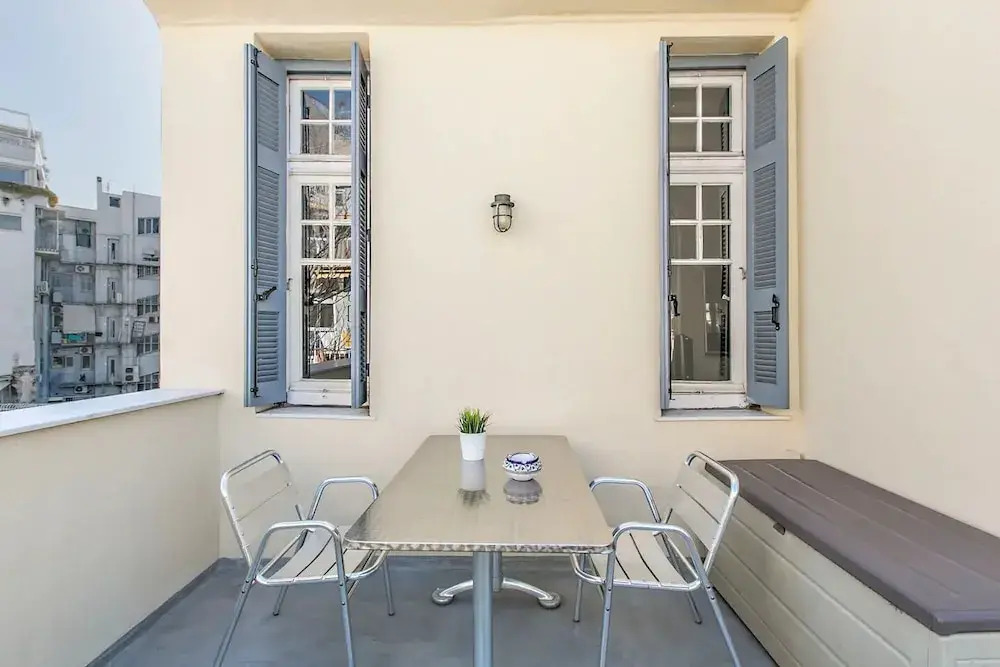 Spacious Apartment in Plaka Athens A3