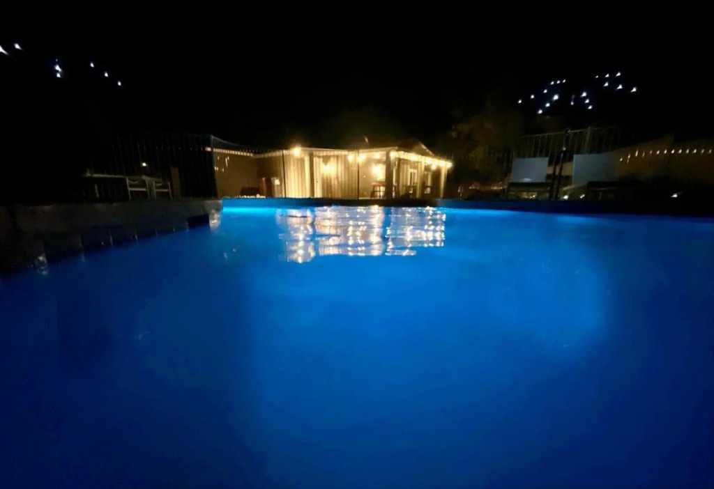The Scott With Heated Pool by Homeslice Stays