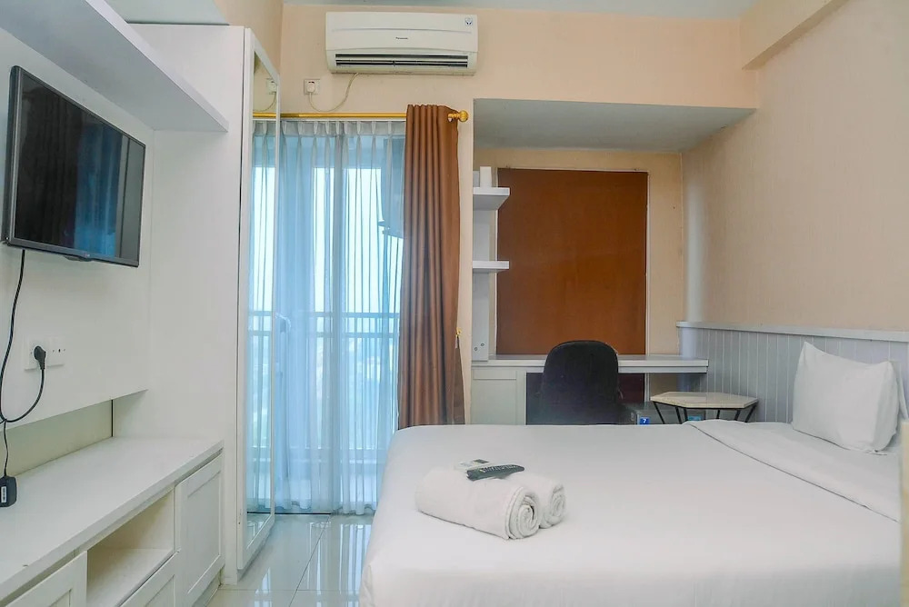 Minimalist And Comfy Studio At Grand Dhika City Apartment