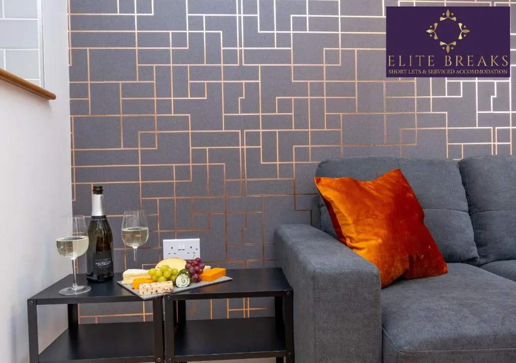 Central 4 bed house by Elite Breaks Serviced Accommodation Birmingham With Free Parking Sleeps upto 8
