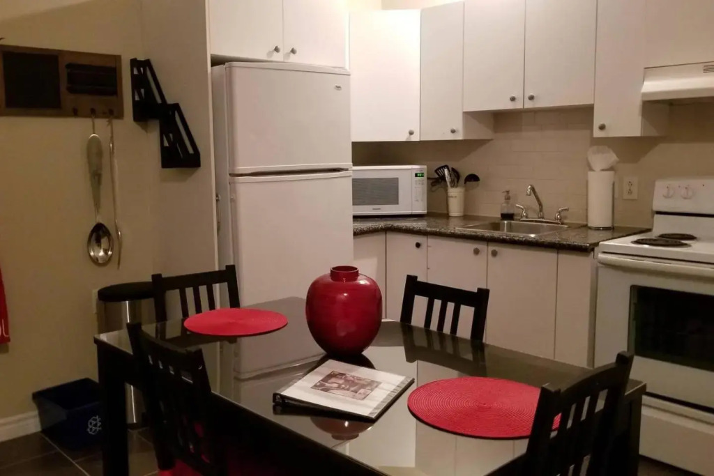 Sweet 2-Bedroom Penthouse Apartment by Amazing Property Rentals