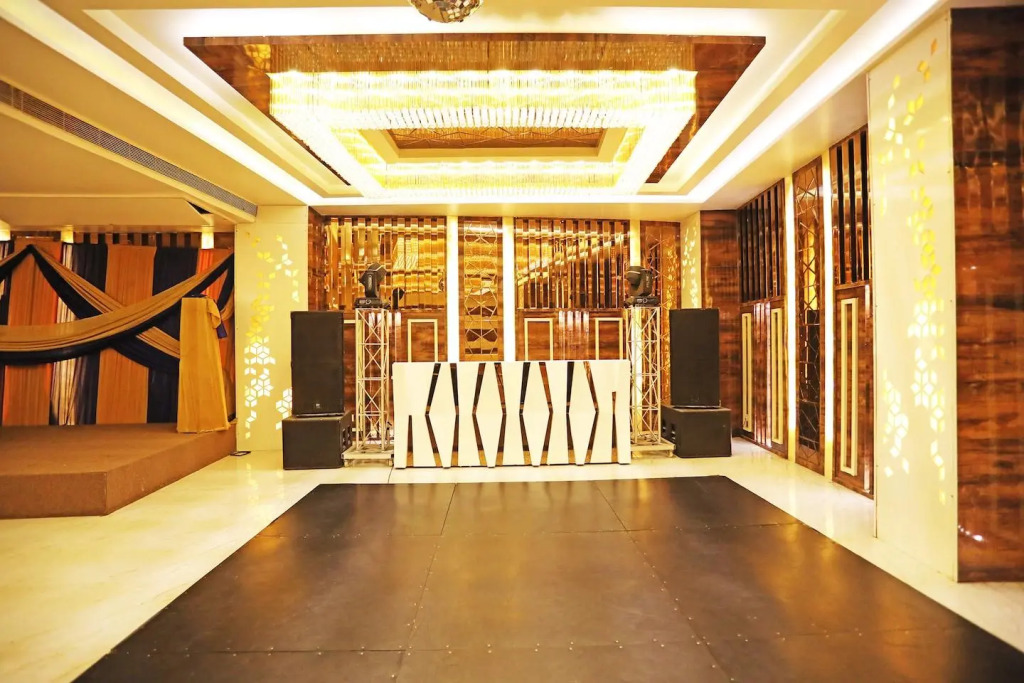 OYO 8902 Hotel Ronald Inn