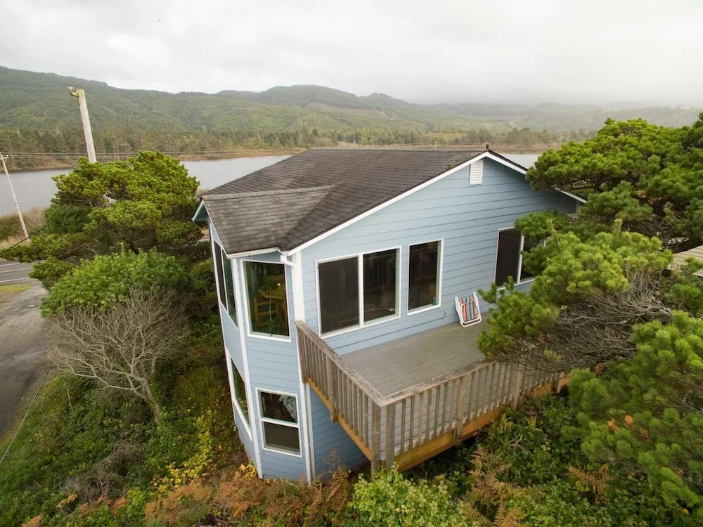 The Lakeside Caboose 3 Bedroom Home