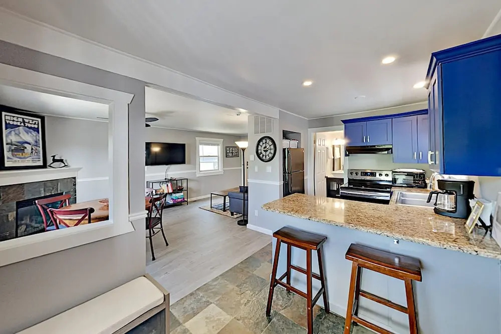 Old Town Hideaway - Steps To Main Street & Resort 2 Bedroom Condo