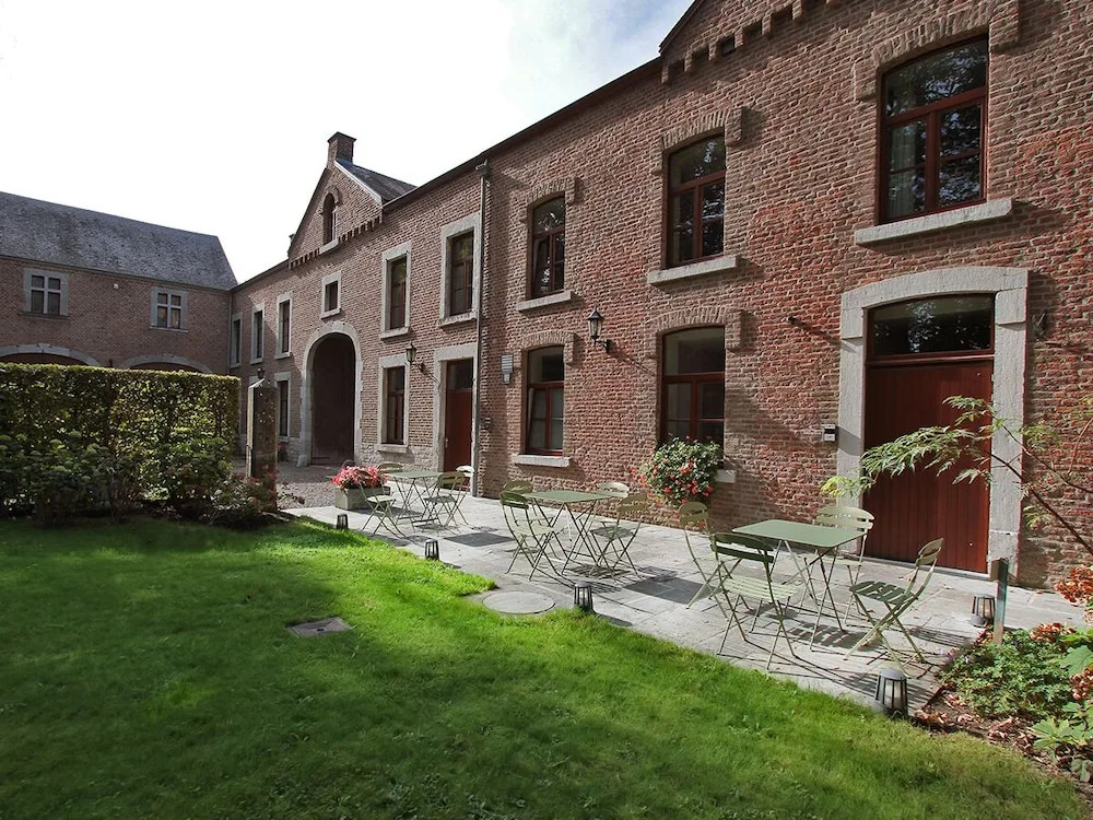 Hôtel - Ferme du Château dAhin