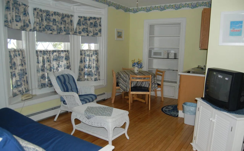 Atlantic Birches Inn