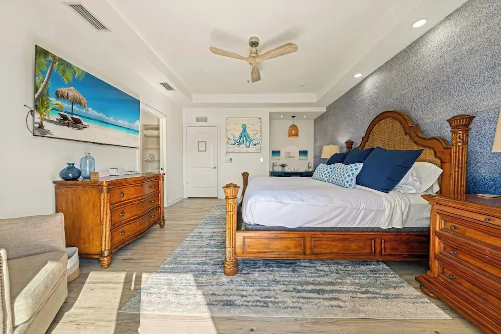 Walk to Hollywood Beach: Luxury Family Getaway!