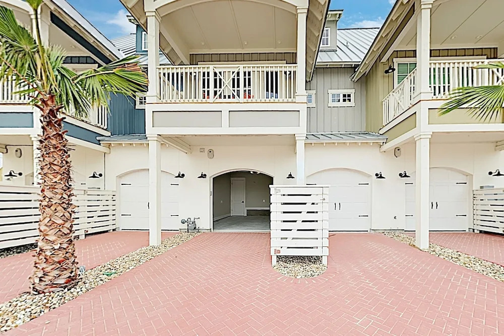 New Listing! Brand-new Palmilla Townhome By Beach 3 Bedroom Townhouse
