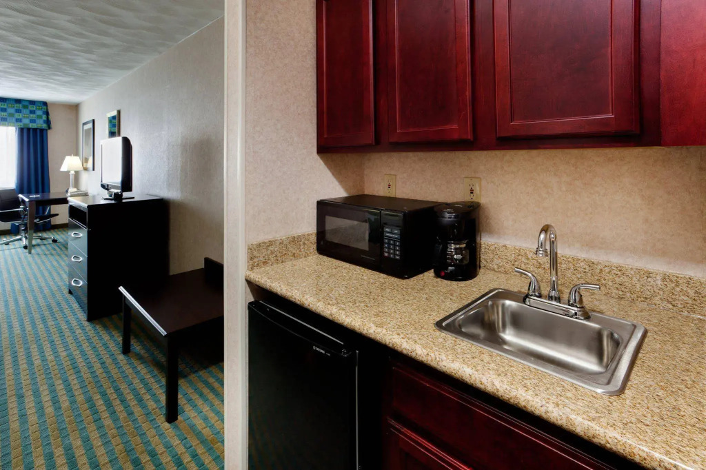 Holiday Inn Express & Suites Smithfield - Providence by IHG