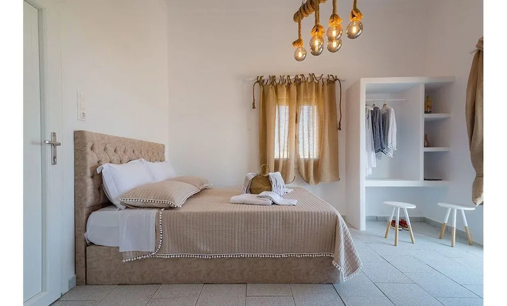 Seashell Mandrakia Sea view