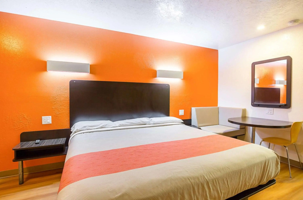Motel 6-Madisonville, TX