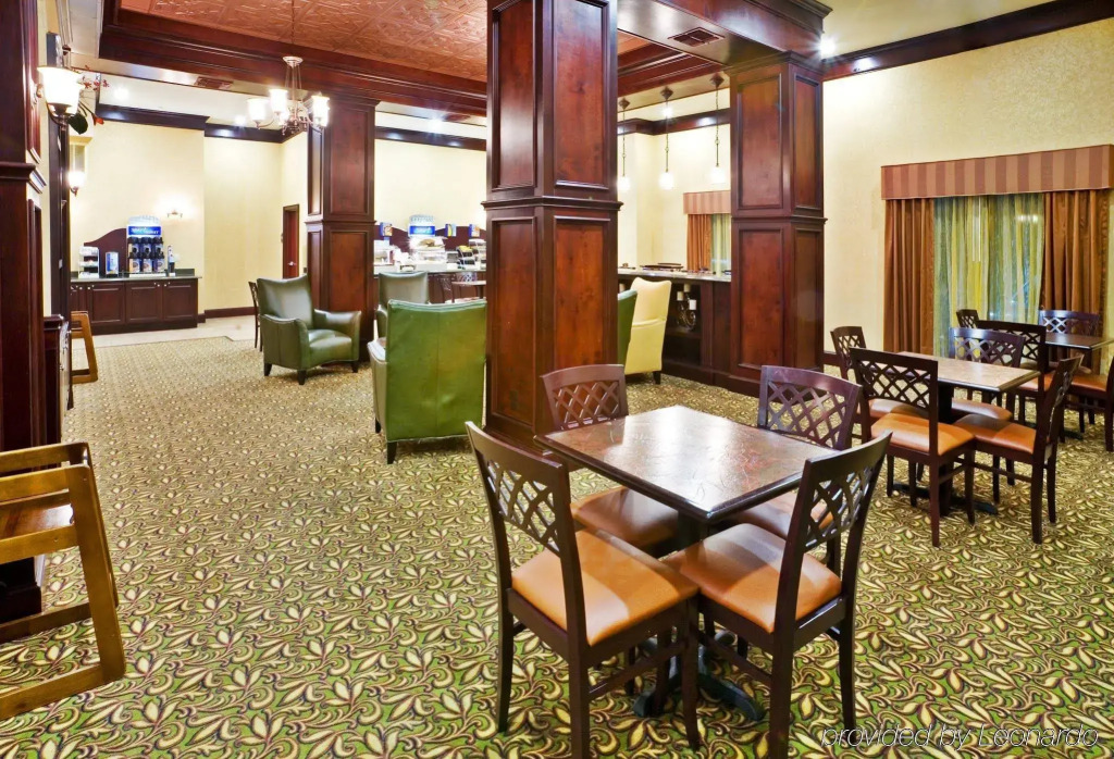 Holiday Inn Express & Suites Texarkana by IHG
