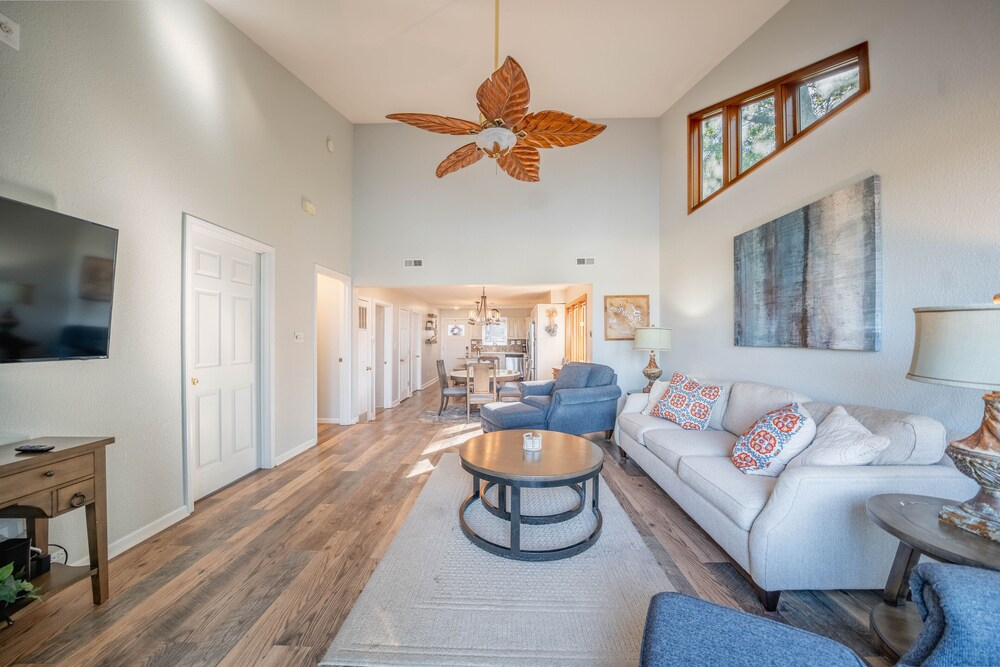 Lakefront Luxury With Boat Slip, Decks & Kayaks at 17mm