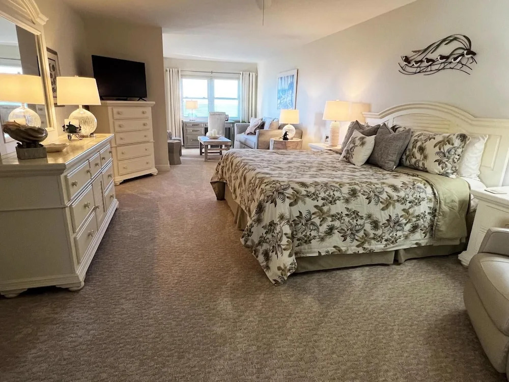 Endless Water Views in Manasota Key