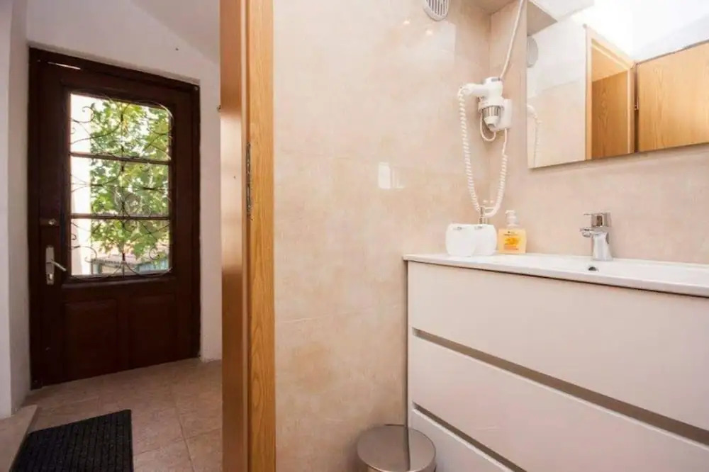 Captivating 3-bedroom Villa in Kanica