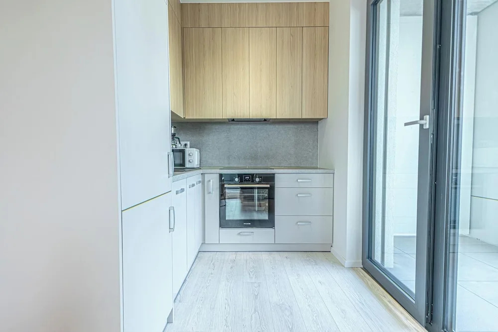 1BR Apartment Near Airport with Parking
