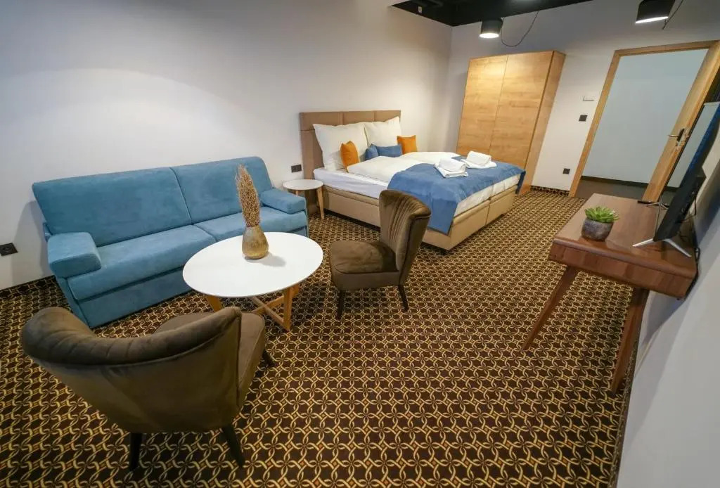 CHORS like a hotel - Capsule & NFT Boutique Hostel Bratislava - City Center