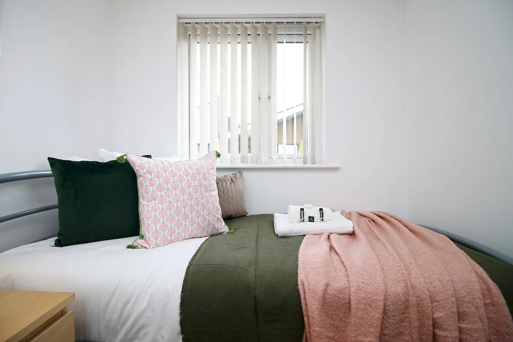 Isla House - Newport City Centre - Sleeps 7