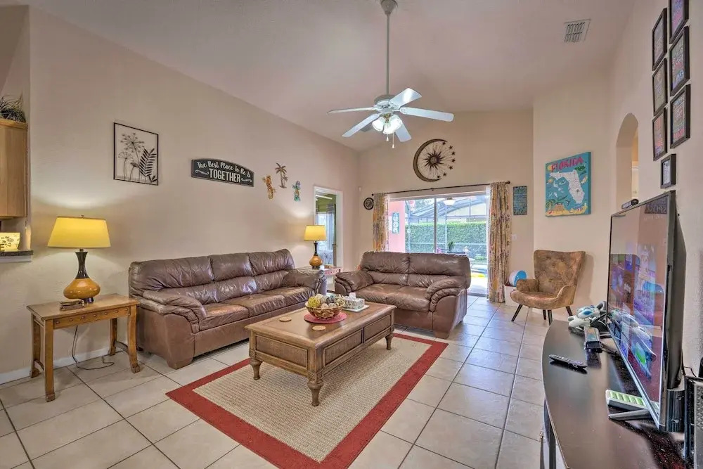 10 Mi to Disney + Heated Pool: Florida Abode!