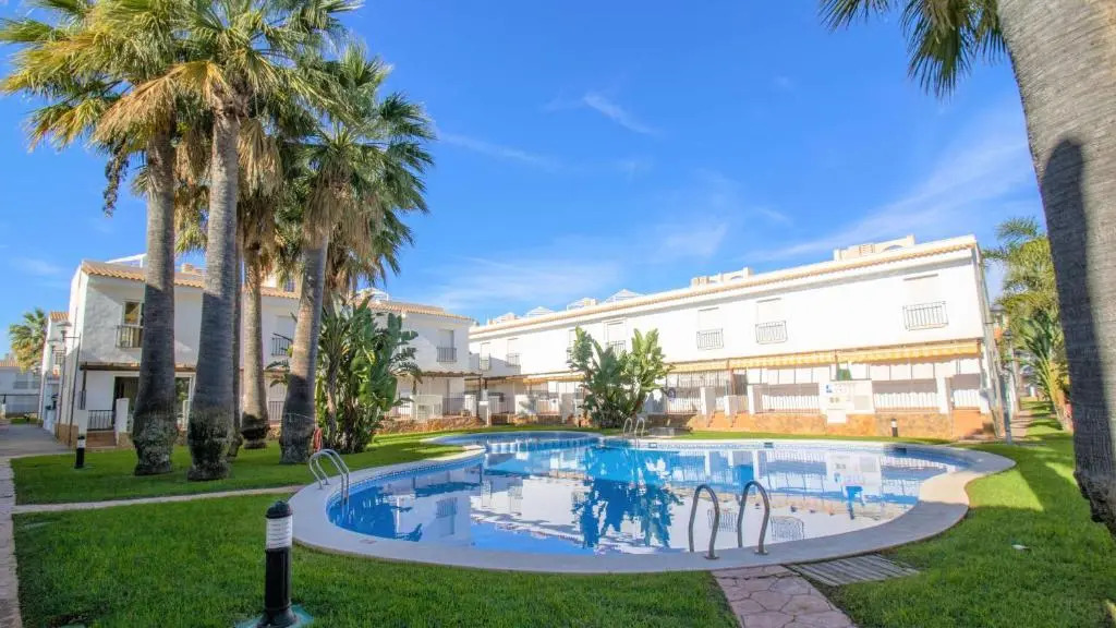 ADOSADO con jardin y piscina PALM BEACH 102 ALBERT VILLAS