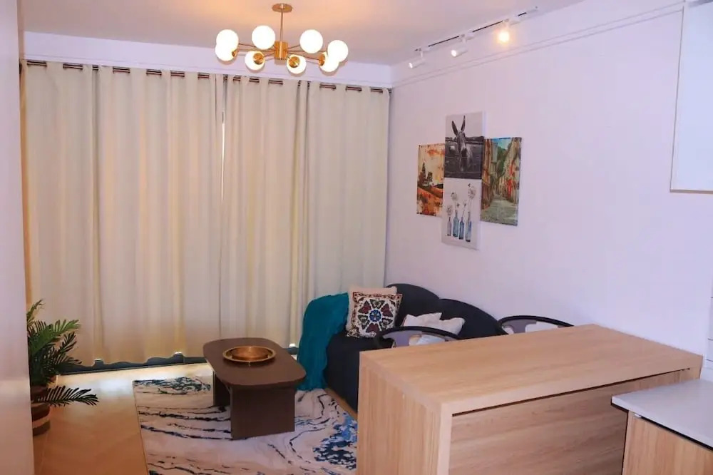 Elegant Comfy 3 Bedroom Apartment