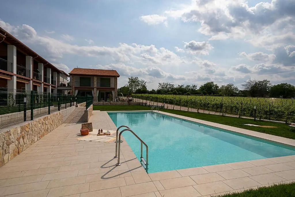CASCINALE 11 - Regarda Travel
