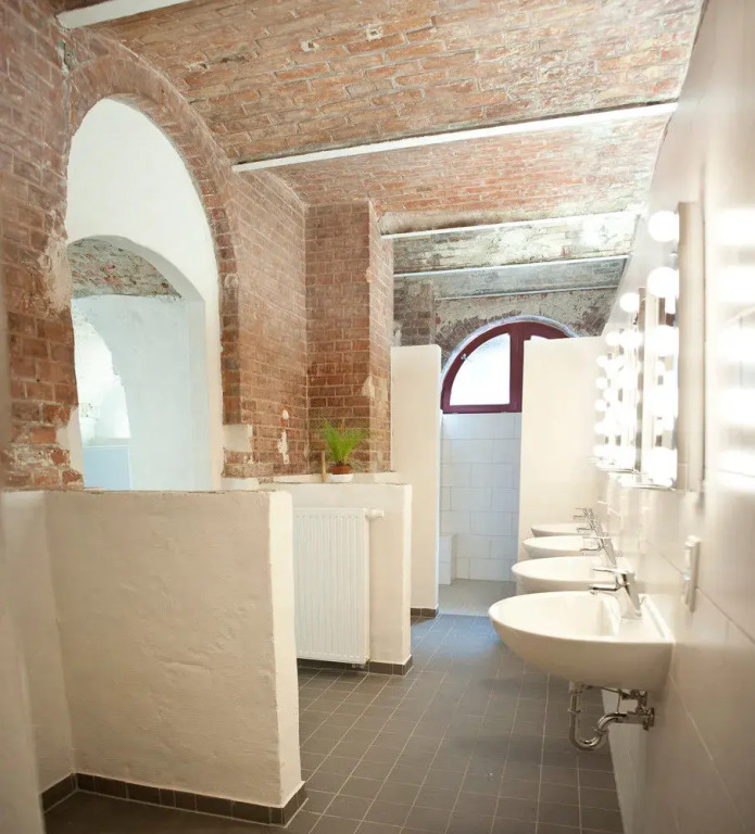 Subraum Hostel