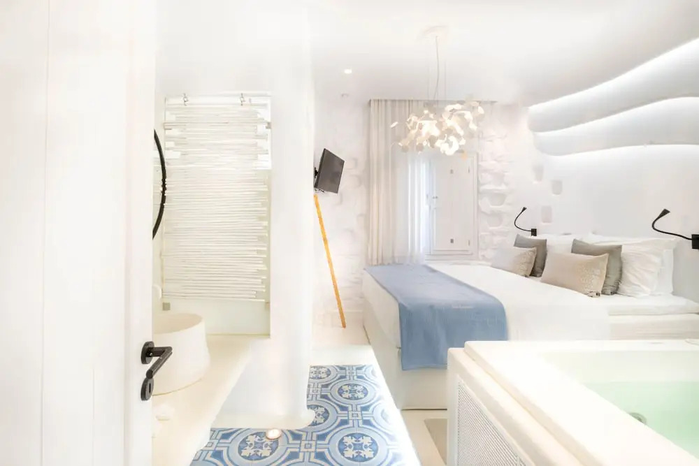 KYMA & HELIOS Deluxe Suites with Hot Tub at AmazeU Suites Naxos