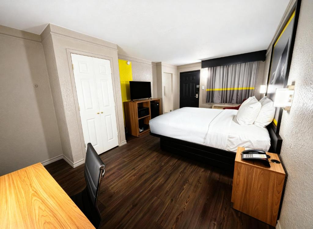 Super 8 By Wyndham Nacogdoches Near University