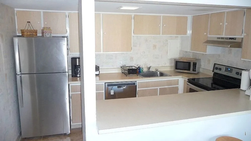 9400 802 - 2 Br Condo