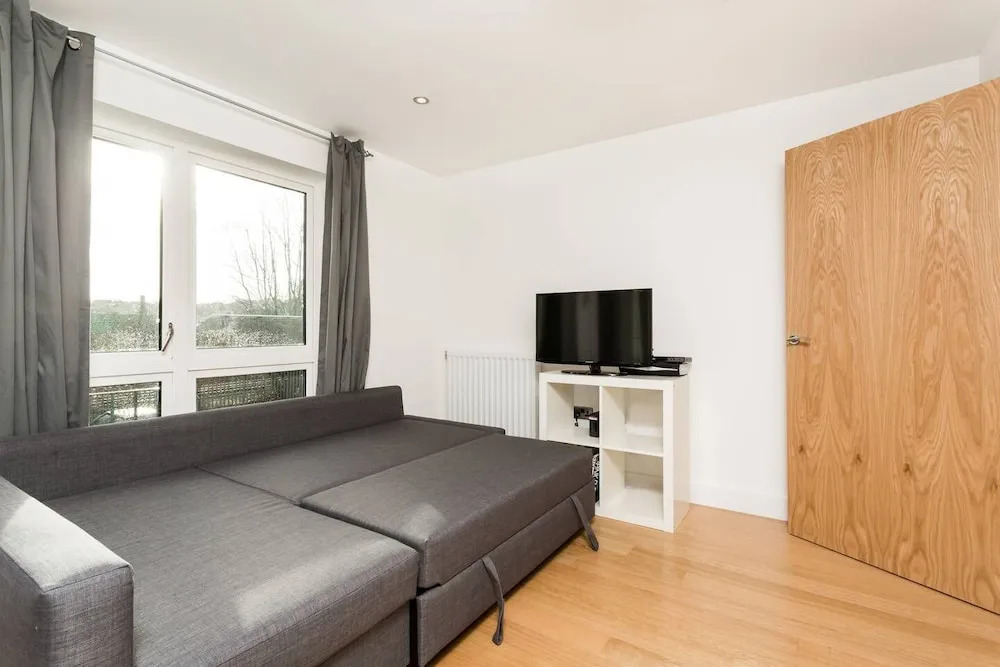 Newly apt for 6 in Greenwich/by Westcombe Park st