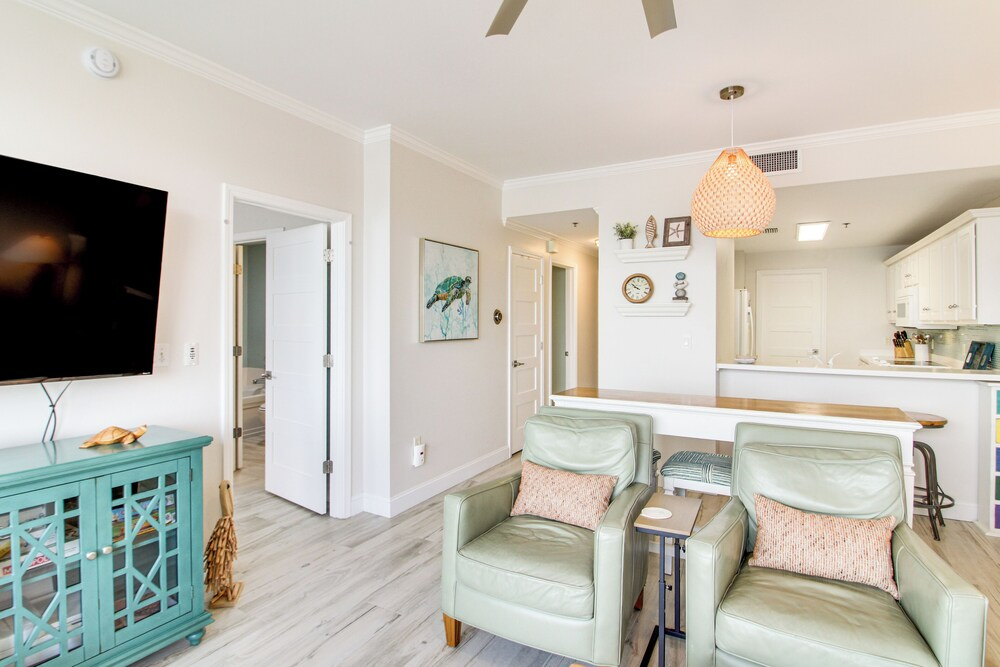 Okaloosa Island Escape: Bayfront Condo Near Beach