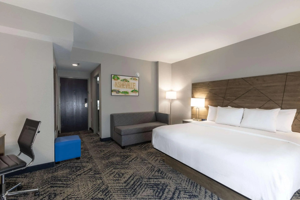 Rodeway Inn & Suites near Outlet Mall - Asheville