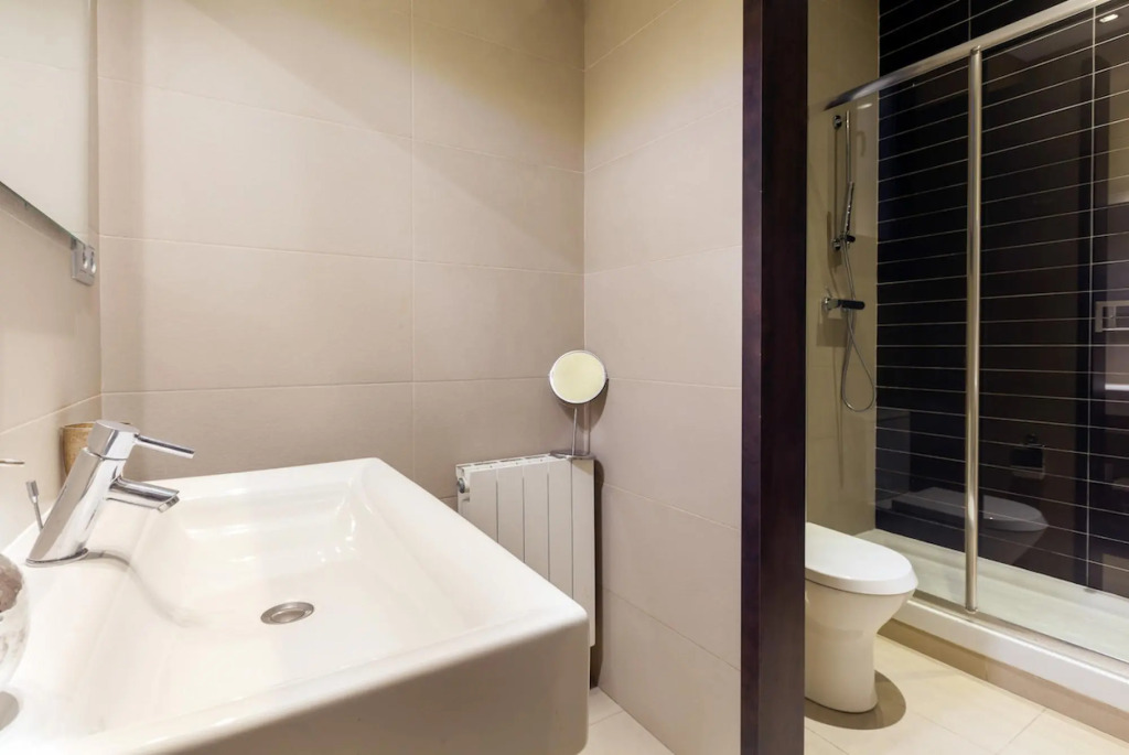 BATLLO 2 · Bright and luxury apartment next to P. de Gracia!