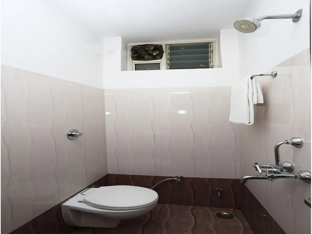 OYO 10588 Hotel Golden Square