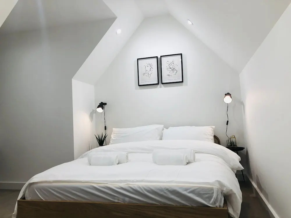 Perfect Holiday Escape - 1 and 2 Bedroom Deluxe Apartments at Liverpool Street