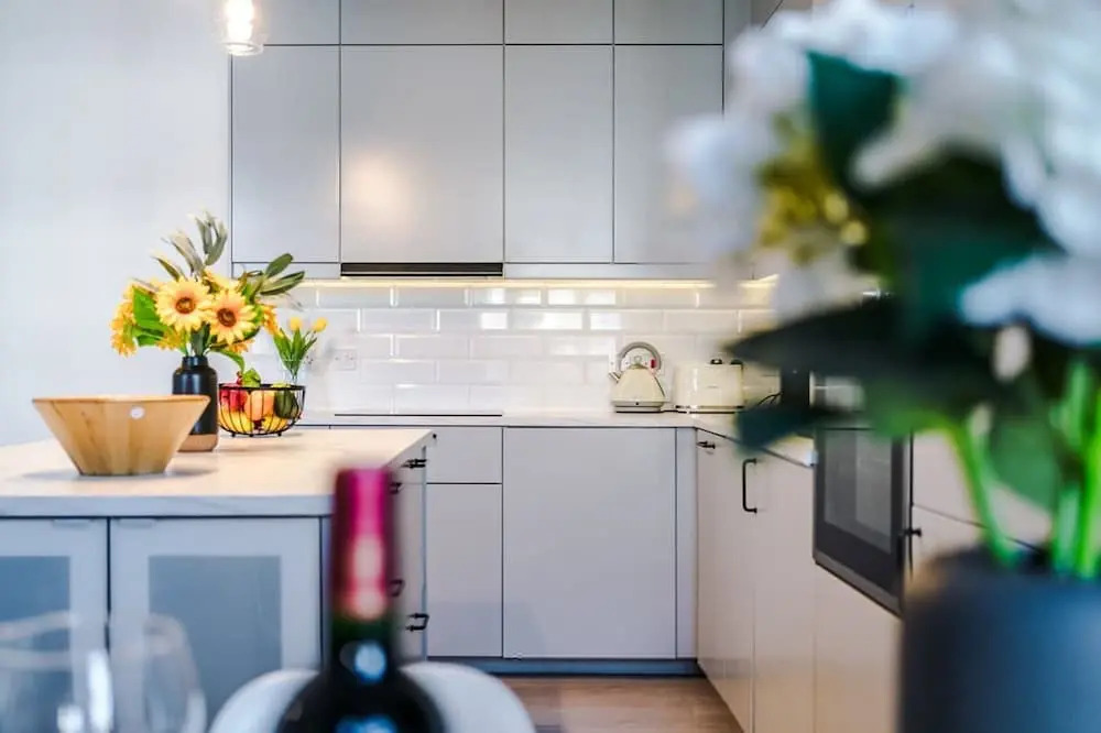 New Stylish City-centre Flat w Parking Sleeps 4