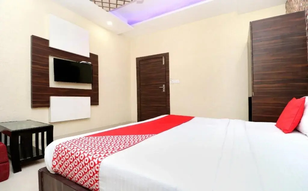 Azaad Lifestyle Hotel by OYO Rooms