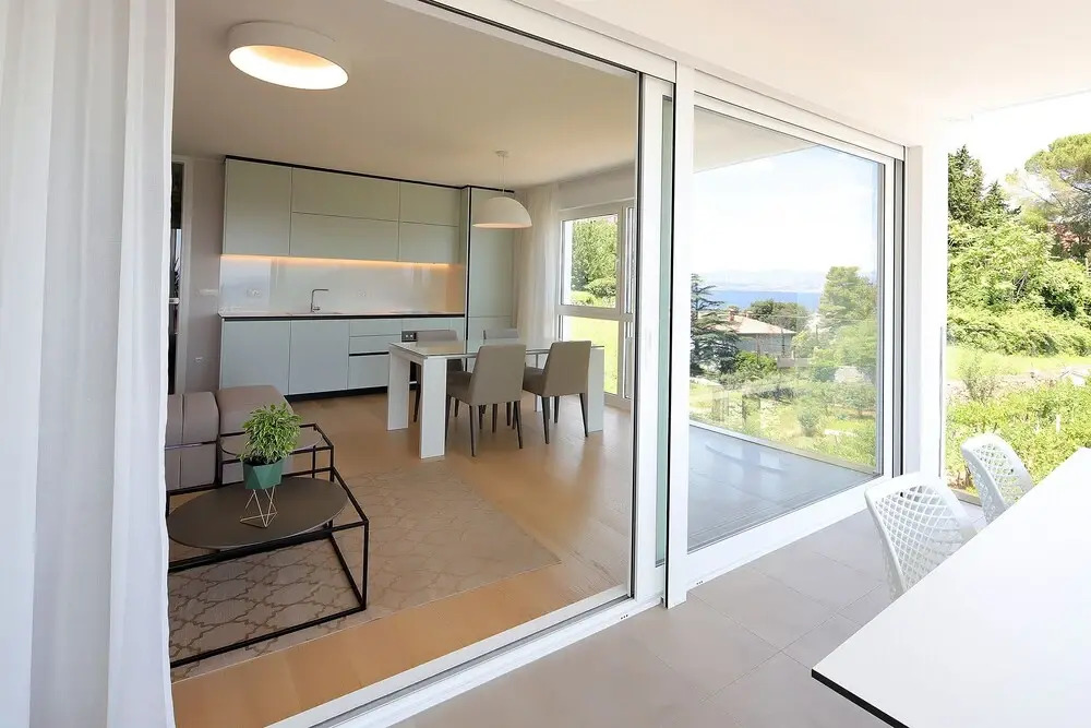 Stylish Apartment 100m from the Beach