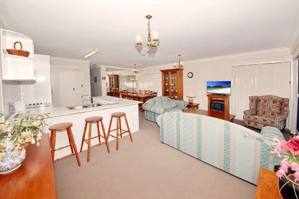 Sunset Towers, Unit 11/25 Donald Street