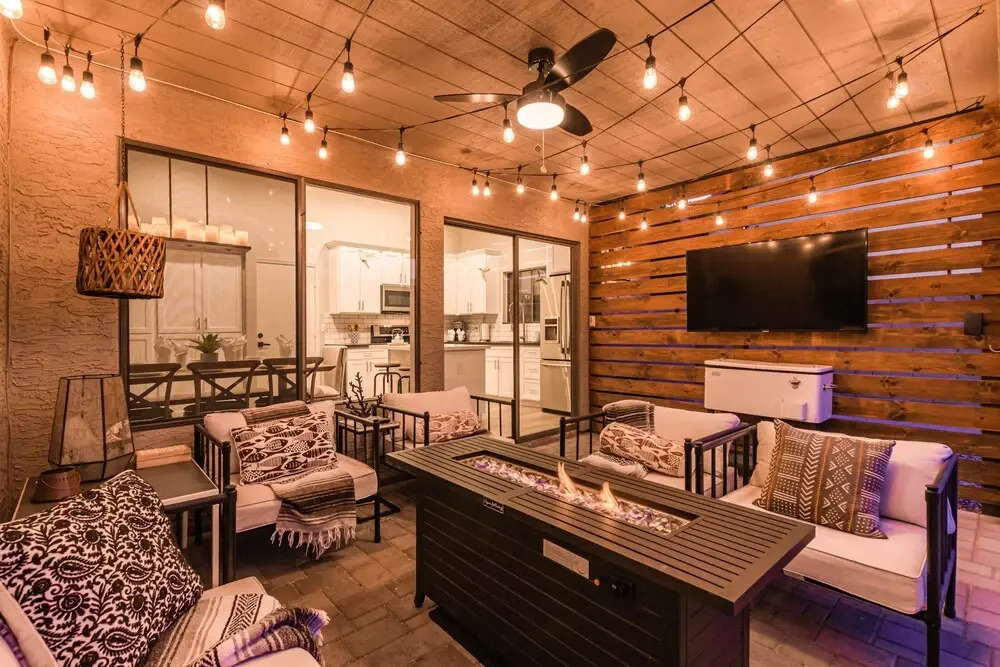 110th Scottsdale 3 Bedroom Home by RedAwning
