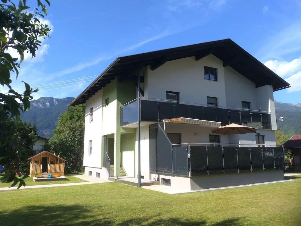 Nice Apartment in Detached House with Large Garden near Town Center & Ski Slope
