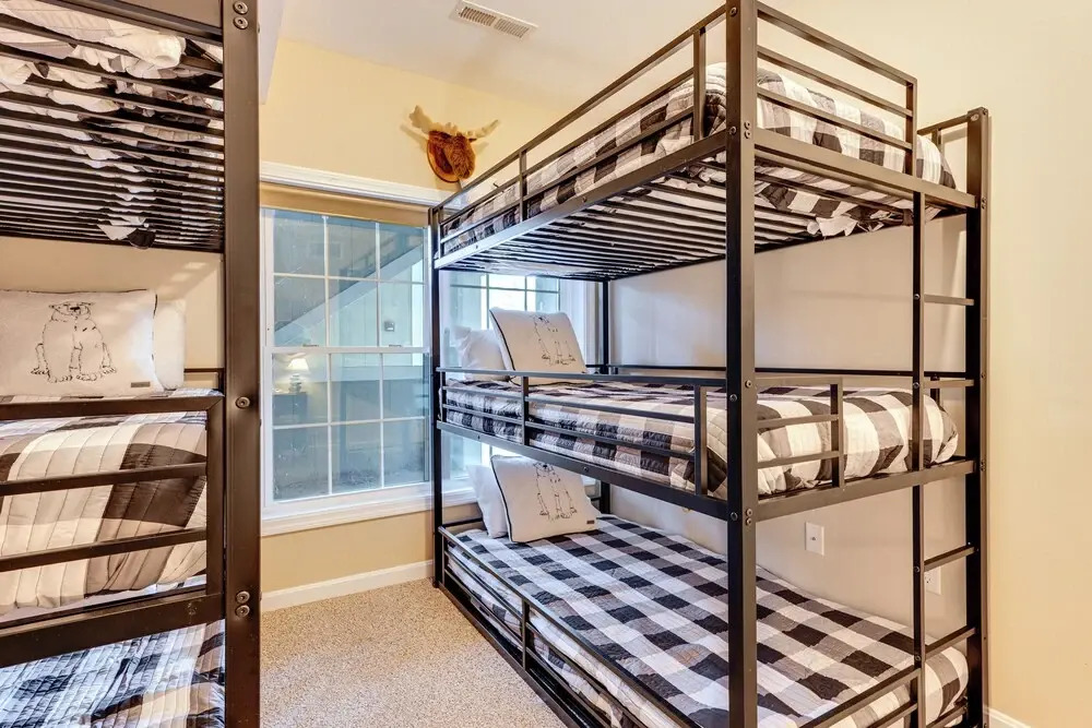 Relaxing Lincoln Condo w/ Fireplace & Shuttle