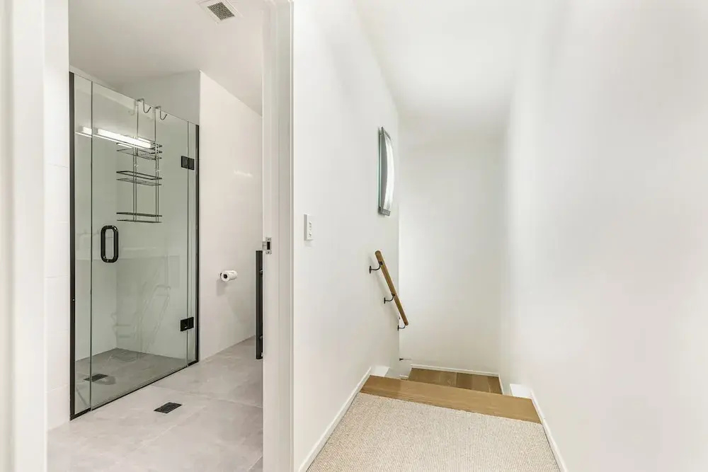 Contemporary 1BR Queen St. Retreat by Zodiak Stays