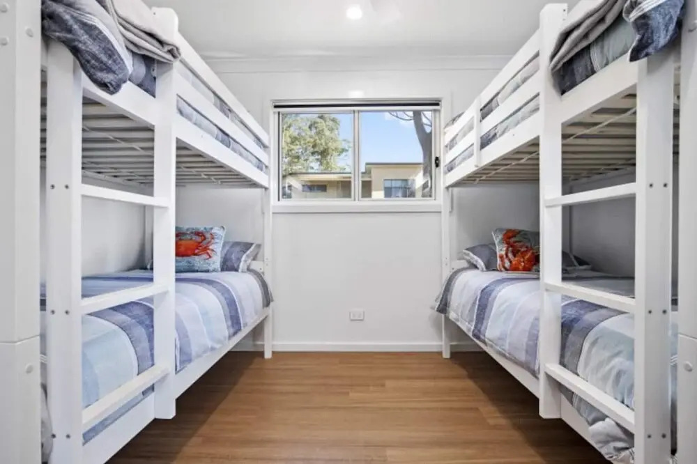 3-bed Coastal Getaway With Direct Beach Access