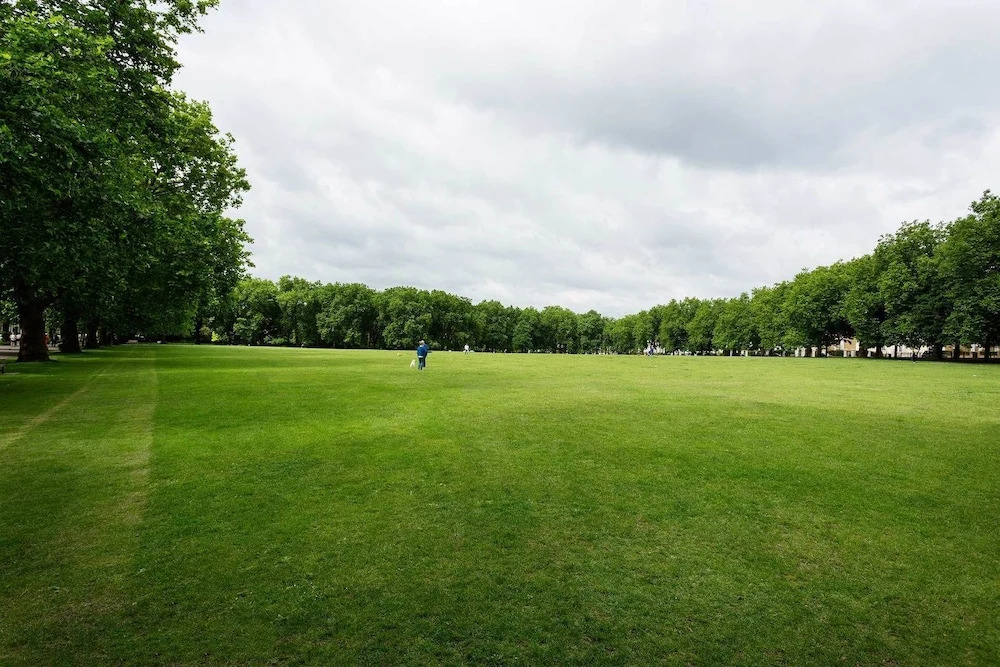 Veeve - Highbury Crescent